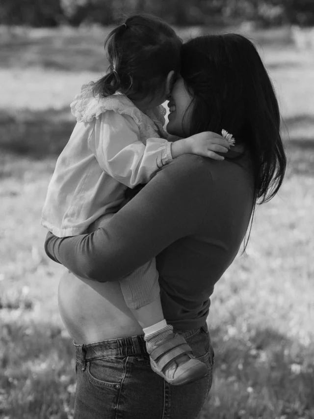 BALD GROSSE SCHWESTER

#babybauchshooting 
#naturallighting 
#availablelight 
#preggo 
#ssw38 
#momoftwo